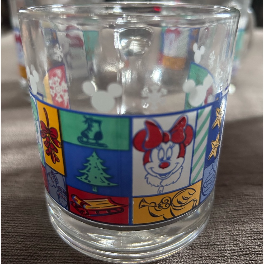 Set of 4 Disney Christmas Mickey Mouse and Minnie Mouse Mugs - Picture 3 of 4